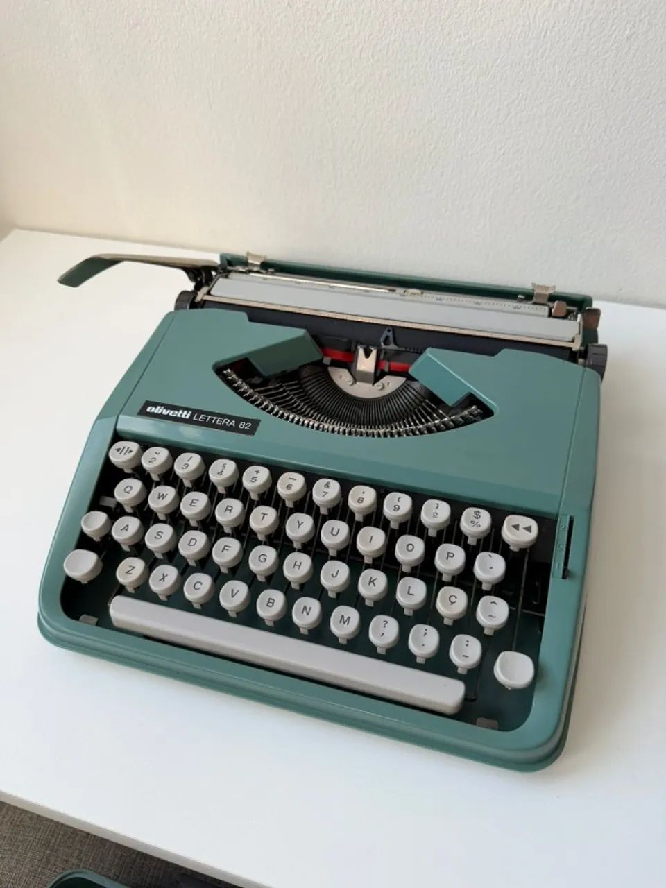 Máquina de Escrever Olivetti Lettera 82 - FUNCIONANDO E REVISADA