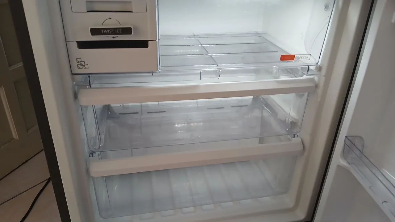 Geladeira Brastemp com cervejeira.  - Foto 4