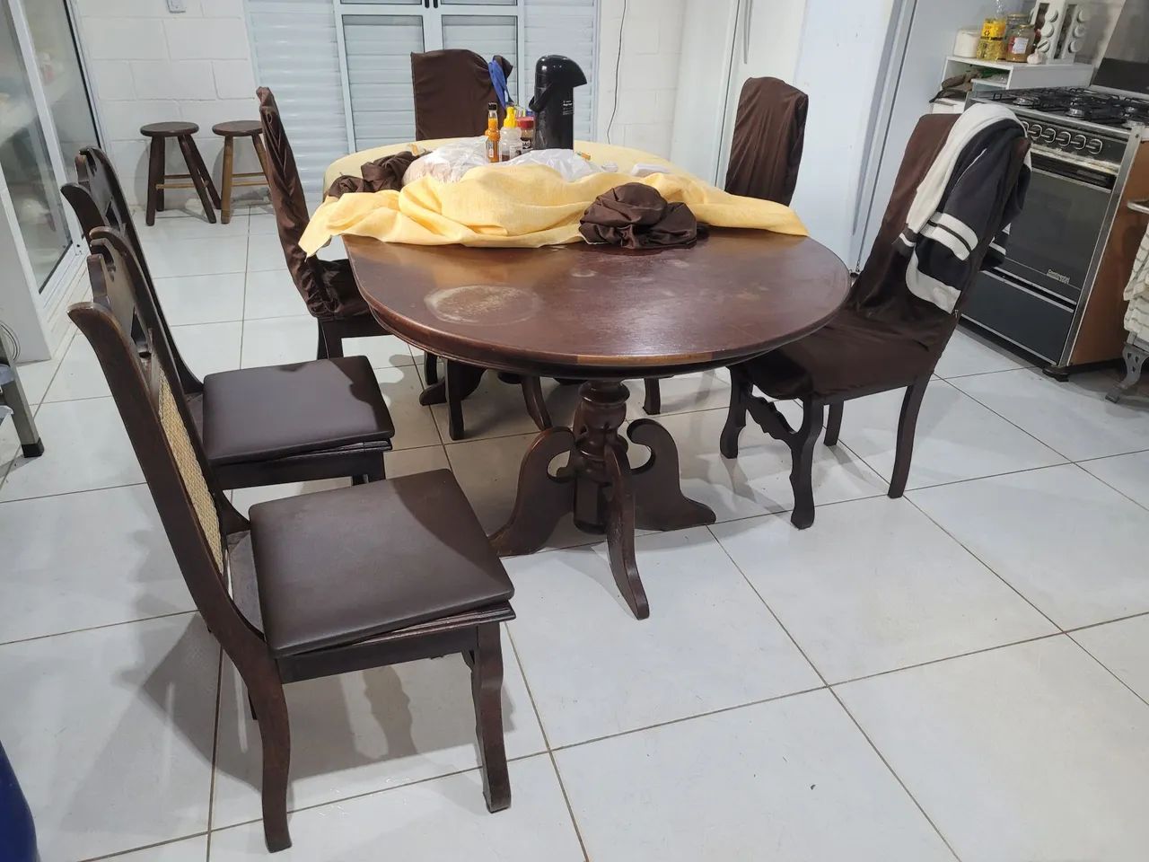 Vendo armário de cozinha antigo com mesa e cadeiras. - Foto 3
