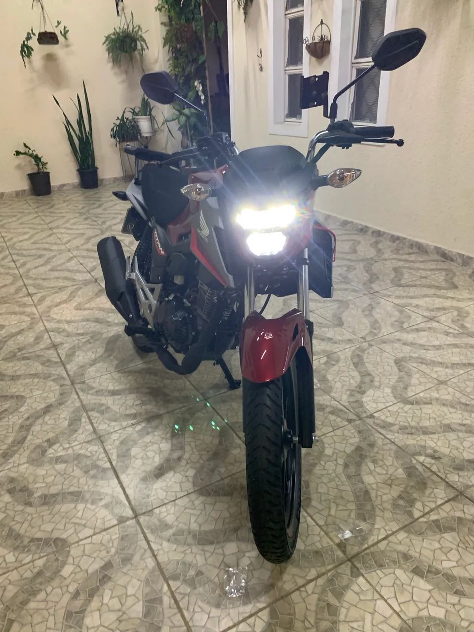 Titan 2026/2026 com 5 km zerada