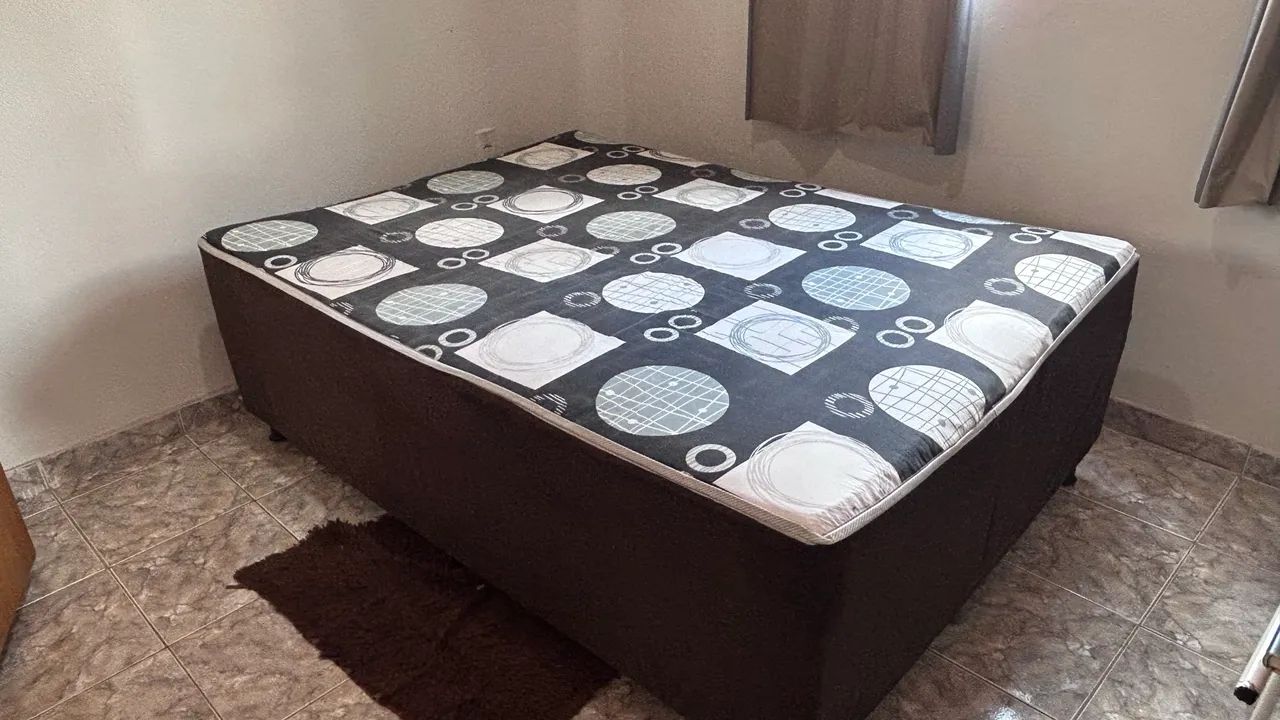 Vendo cama de casal (box com molas)
