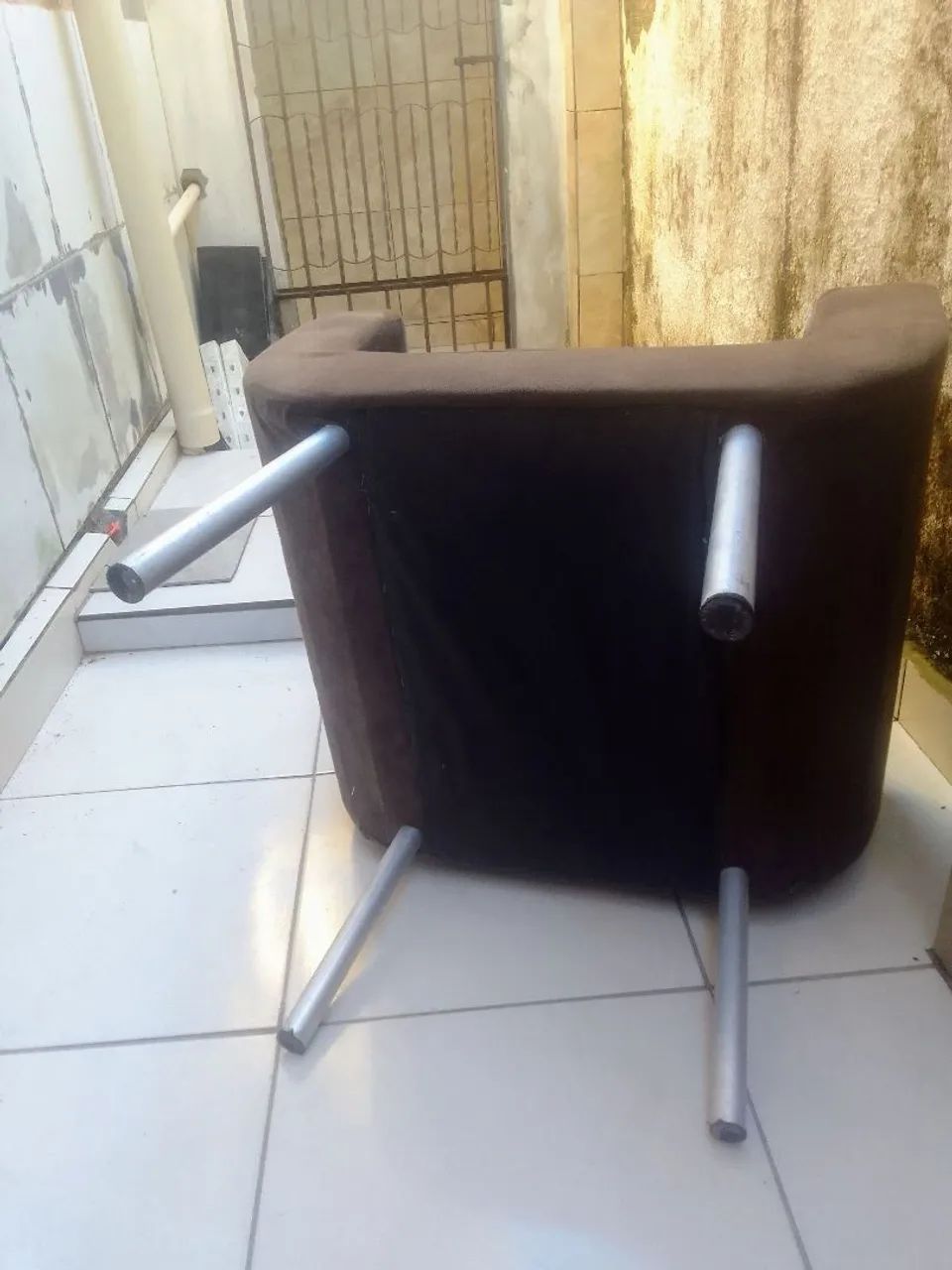 Poltrona  em tecido  suede - Foto 4