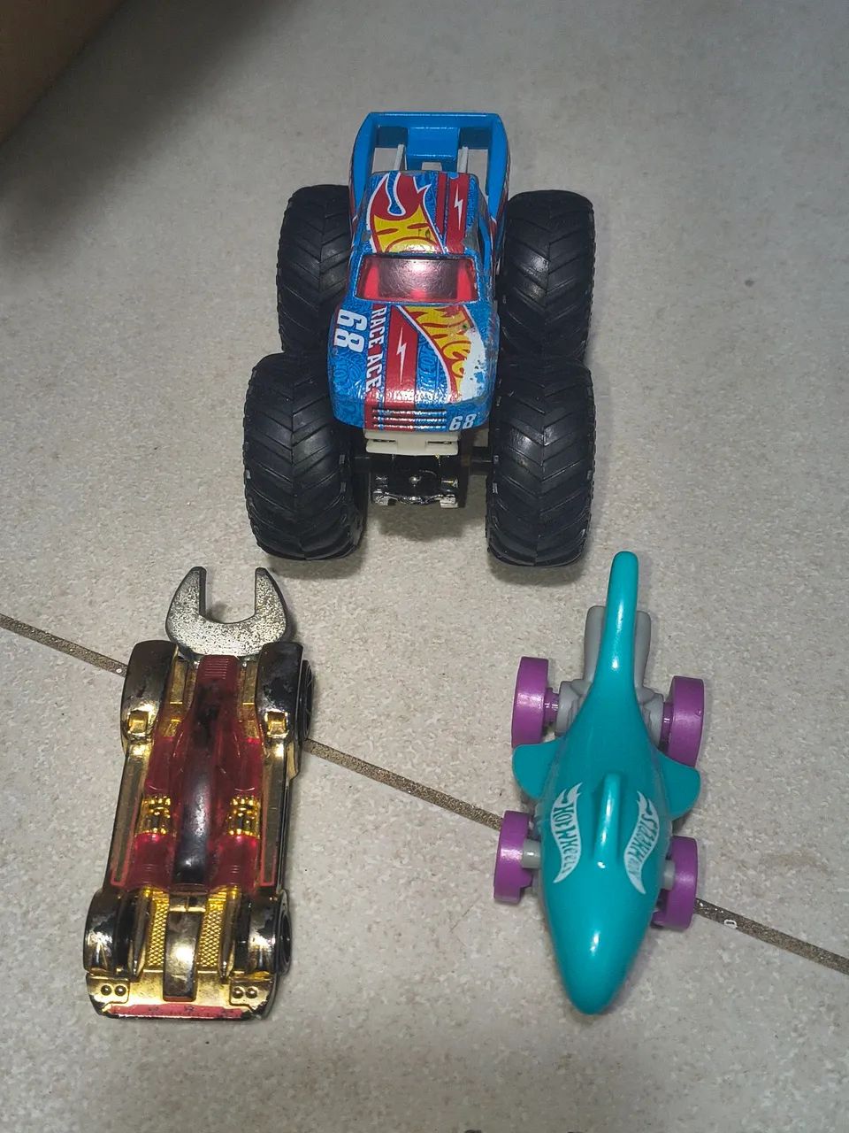 14 carrinhos entre HotWheels e Maisto  - Foto 2