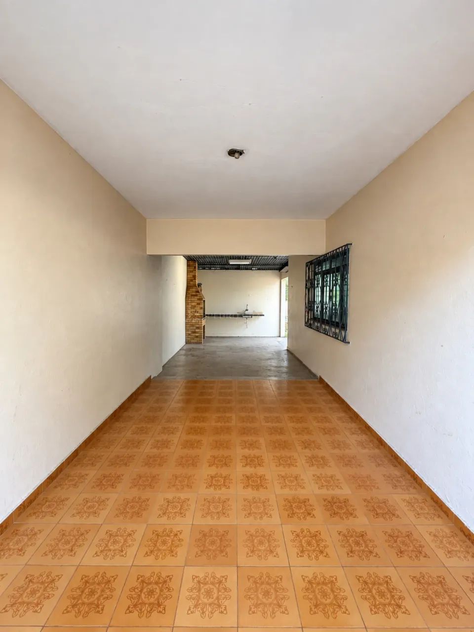Casa de esquina com 3 quartos, suíte e amplo espaço externo - Zona 07 - UEM | Maringá - Foto 4