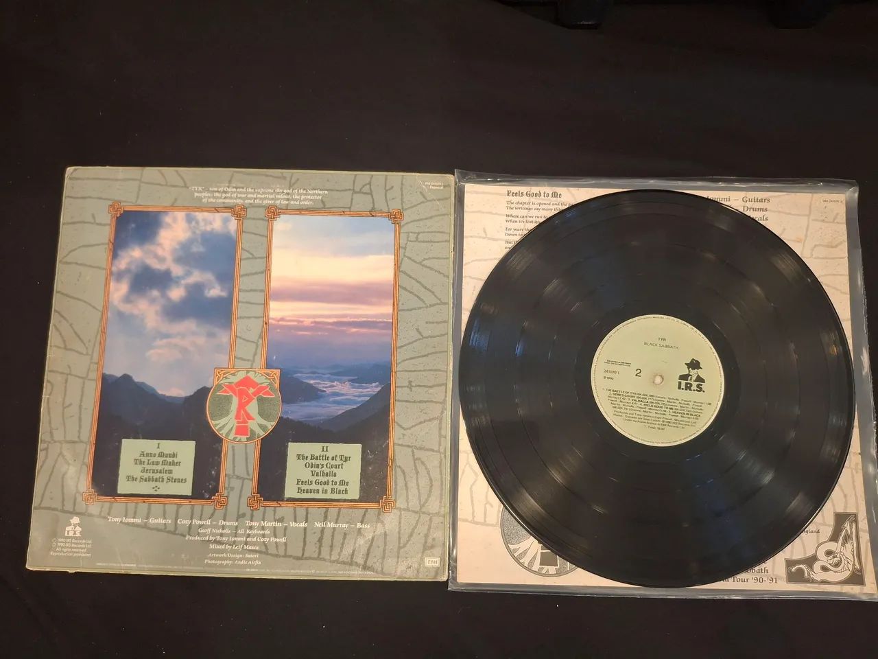 LP Black Sabbath Tyr com.encarte ótimo estado - Foto 2
