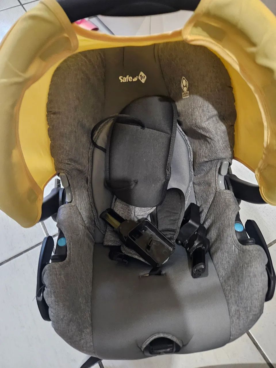 Kit Carrinho + Bebê Conforto com a base  System Safety 1st, Mobi Amarelo - Foto 4