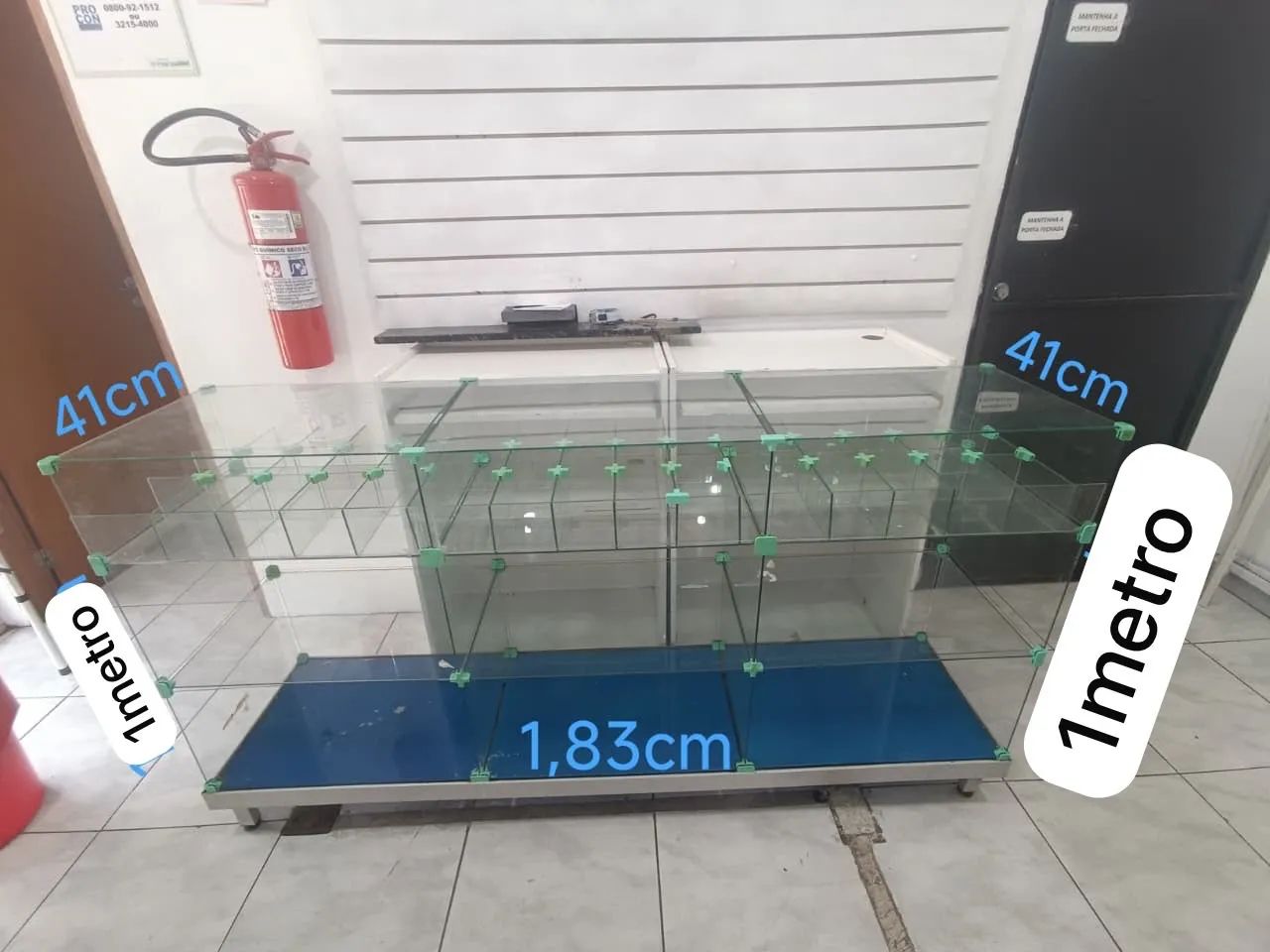 Prateleiras / balcão 