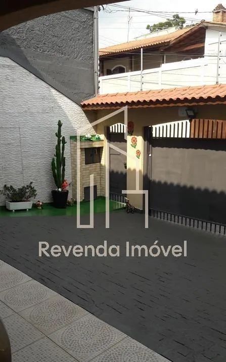 Casa assobradada no Horto Florestal