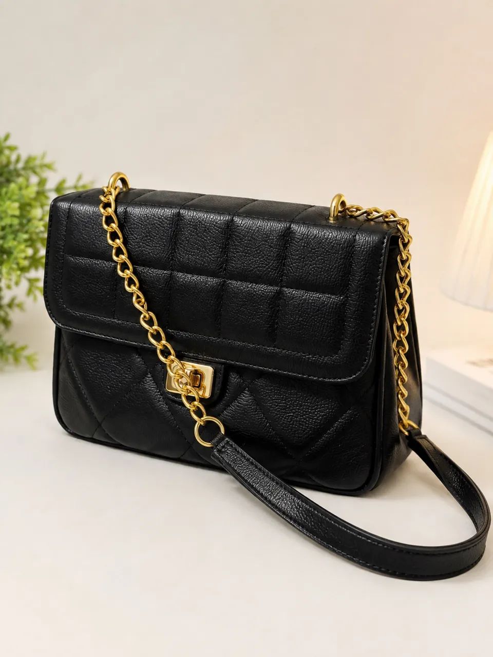 Bolsa média em couro legítimo - brechó online 