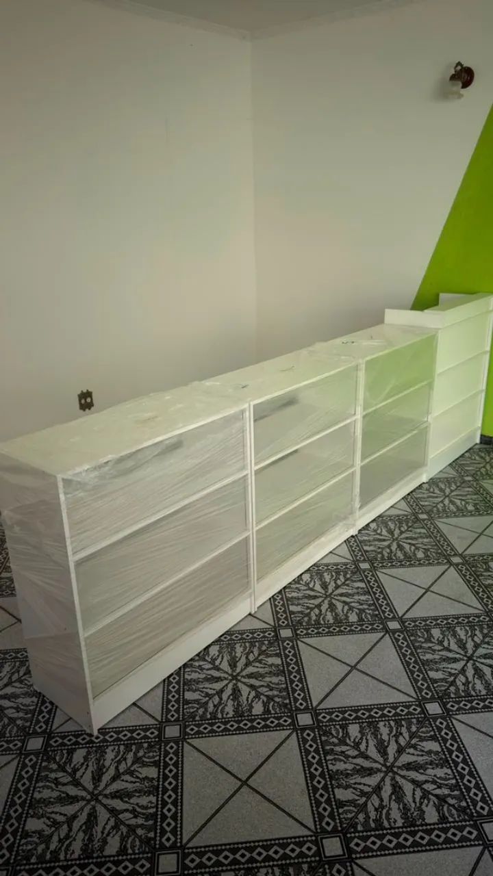 3 Balcões com vitrine + 1 Balcão caixa [NOVOS] - Foto 3
