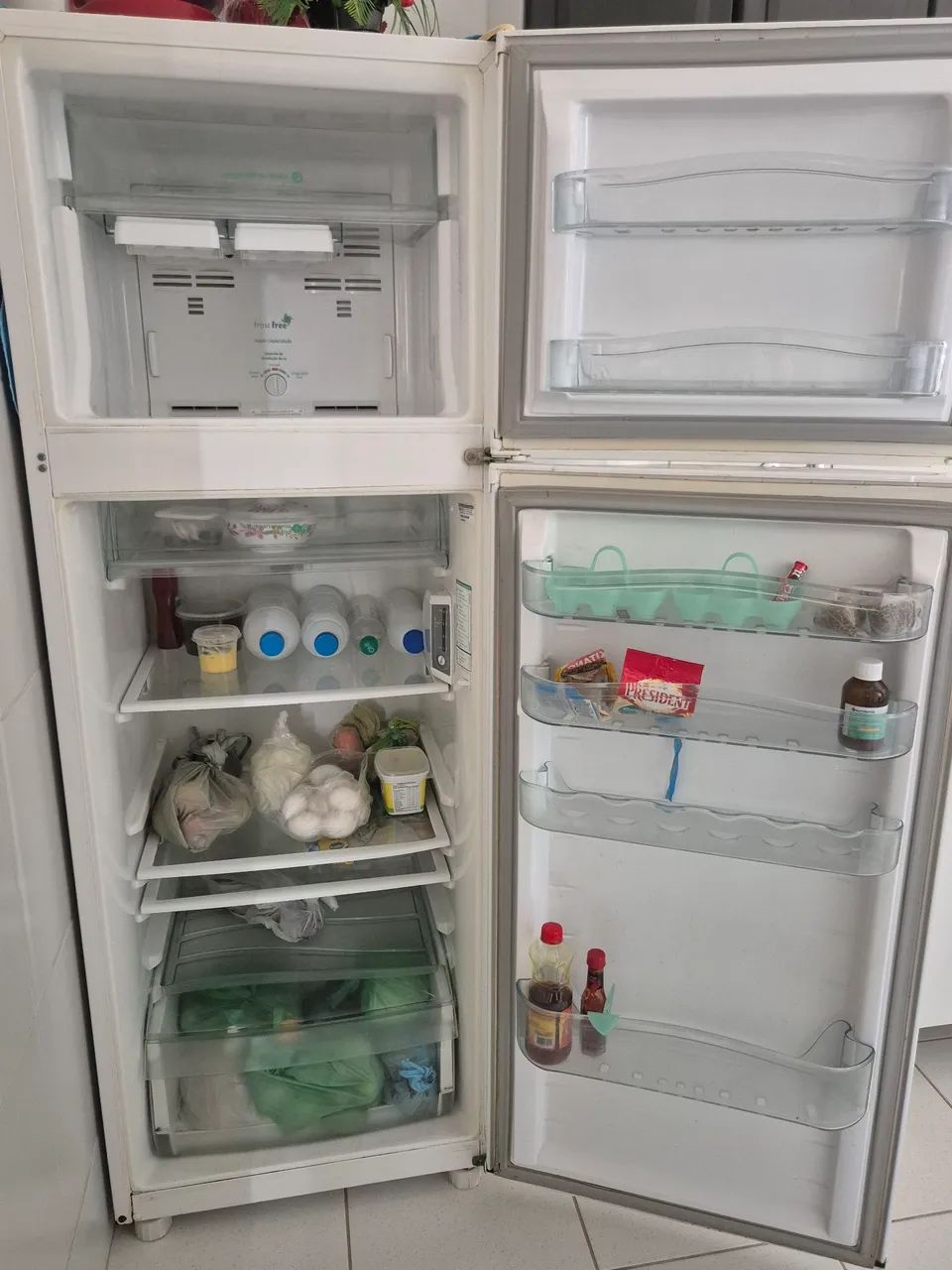 Vende-se Geladeira com avaria - Foto 2