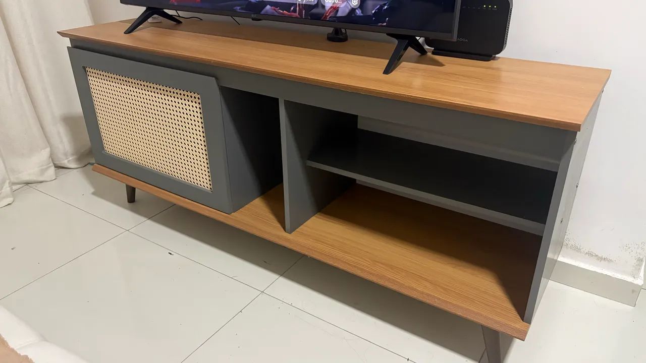 Rack para televisão, em MDF