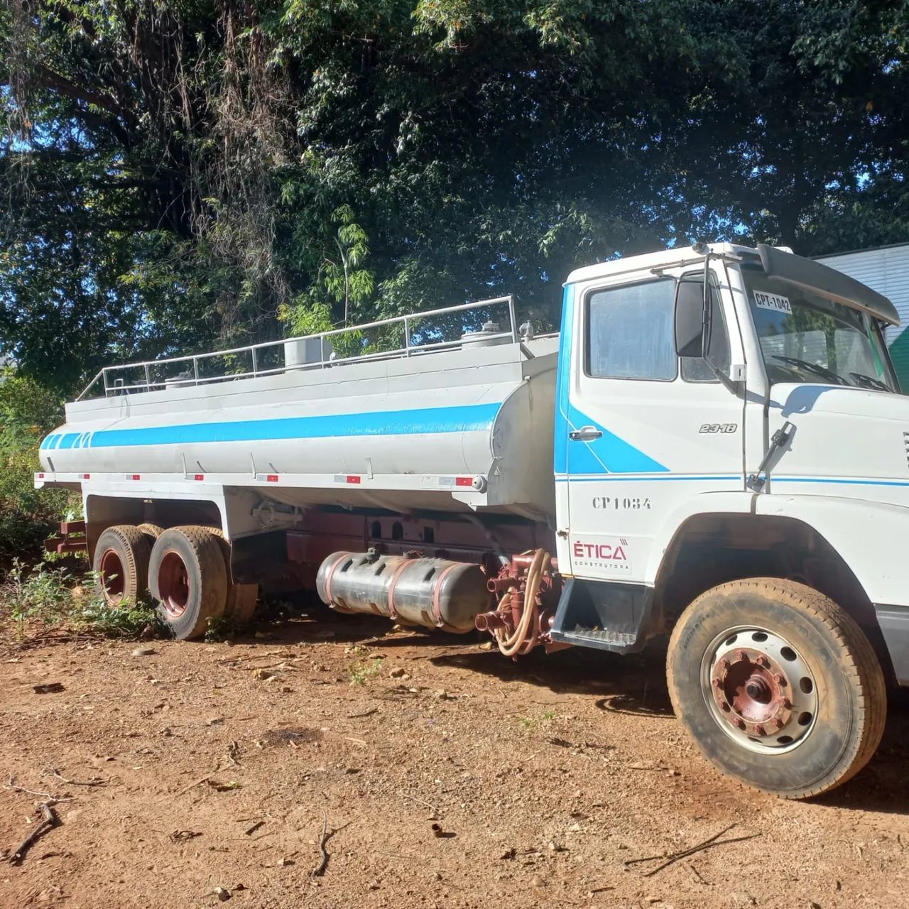 Caminhão pipa 2318