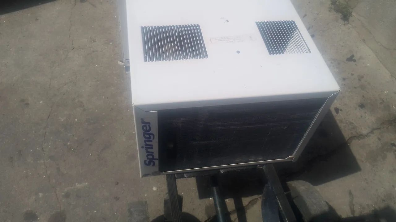 AR CONDICIONADO DE JANELA 7500BTUS