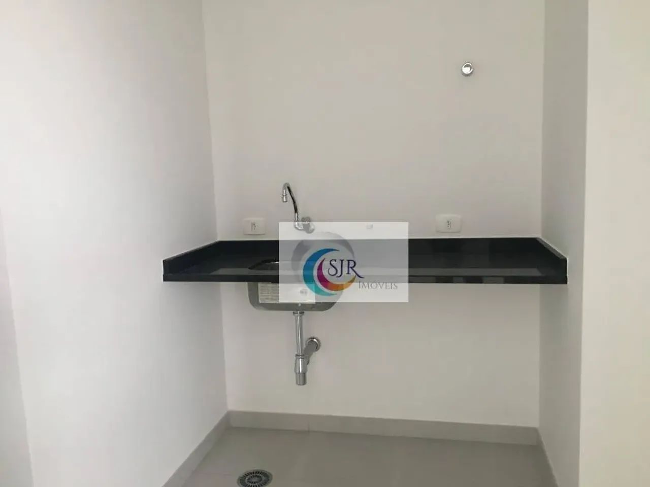 Conjunto comercial com 192m² em vão livre com 5 vagas de garagem! - Foto 6