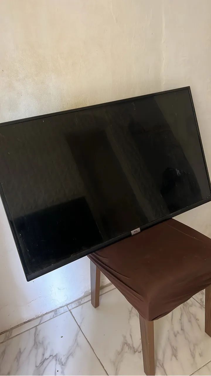TV 43 polegadas TCL (tela preta)