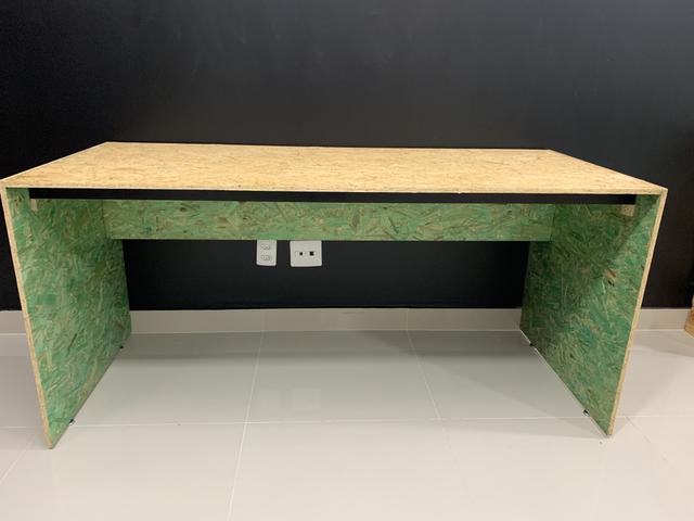 Mesa de madeira sustentável (duas)