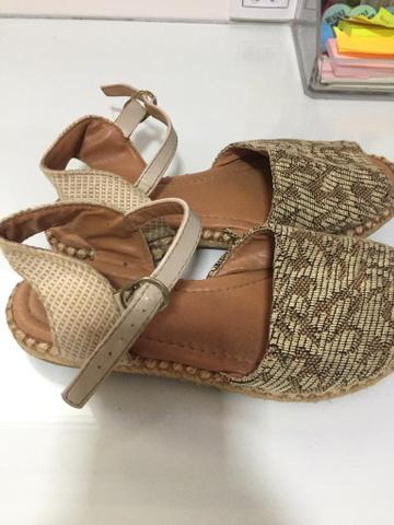 Lote com 2 sapatos - Foto 3