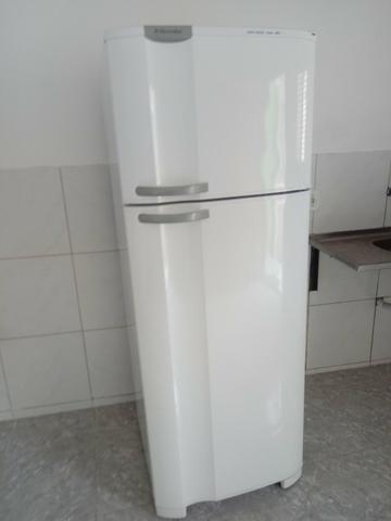 Vendo uma geladeira eletrolux - Foto 6