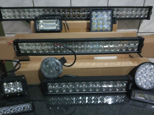 Barras de led e farol aux