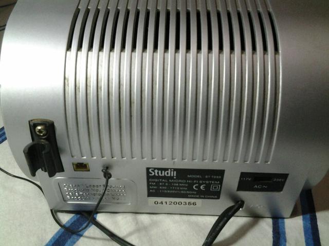 Cd e digital clock radio