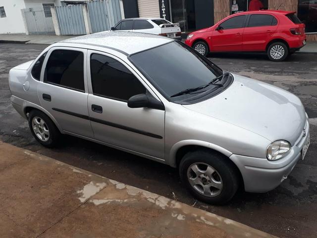Vendo corsa Sedan 1.6 COM AR GELANDO - Foto 4