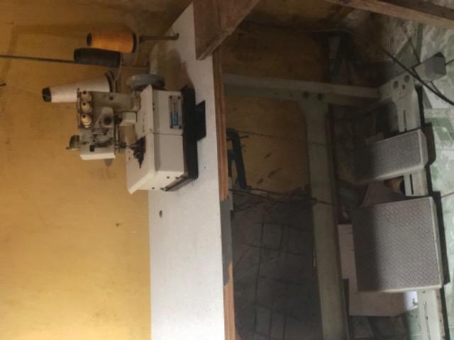 Máquina de costurar galoneira