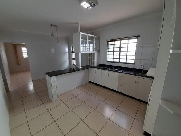Casa com 3 quartos - Bairro Jardim dos Ipês em Anápolis - Foto 15