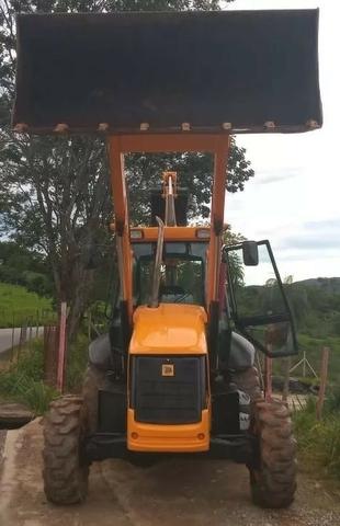 Retroescavadeira jcb 4x4 plus 2014