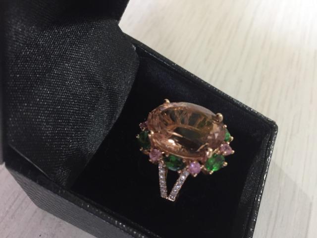 Vendo Anel em Ouro Rose, com Esmeraldas, Diamantes, Safiras e Morganita
