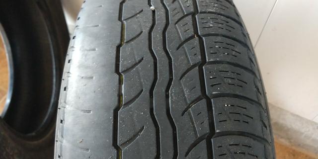 Par de pneus Bridgestone aro 16