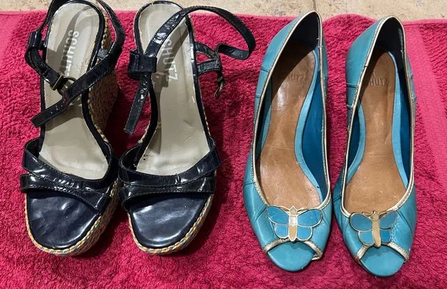 Dois pares de sapatos Schutz 