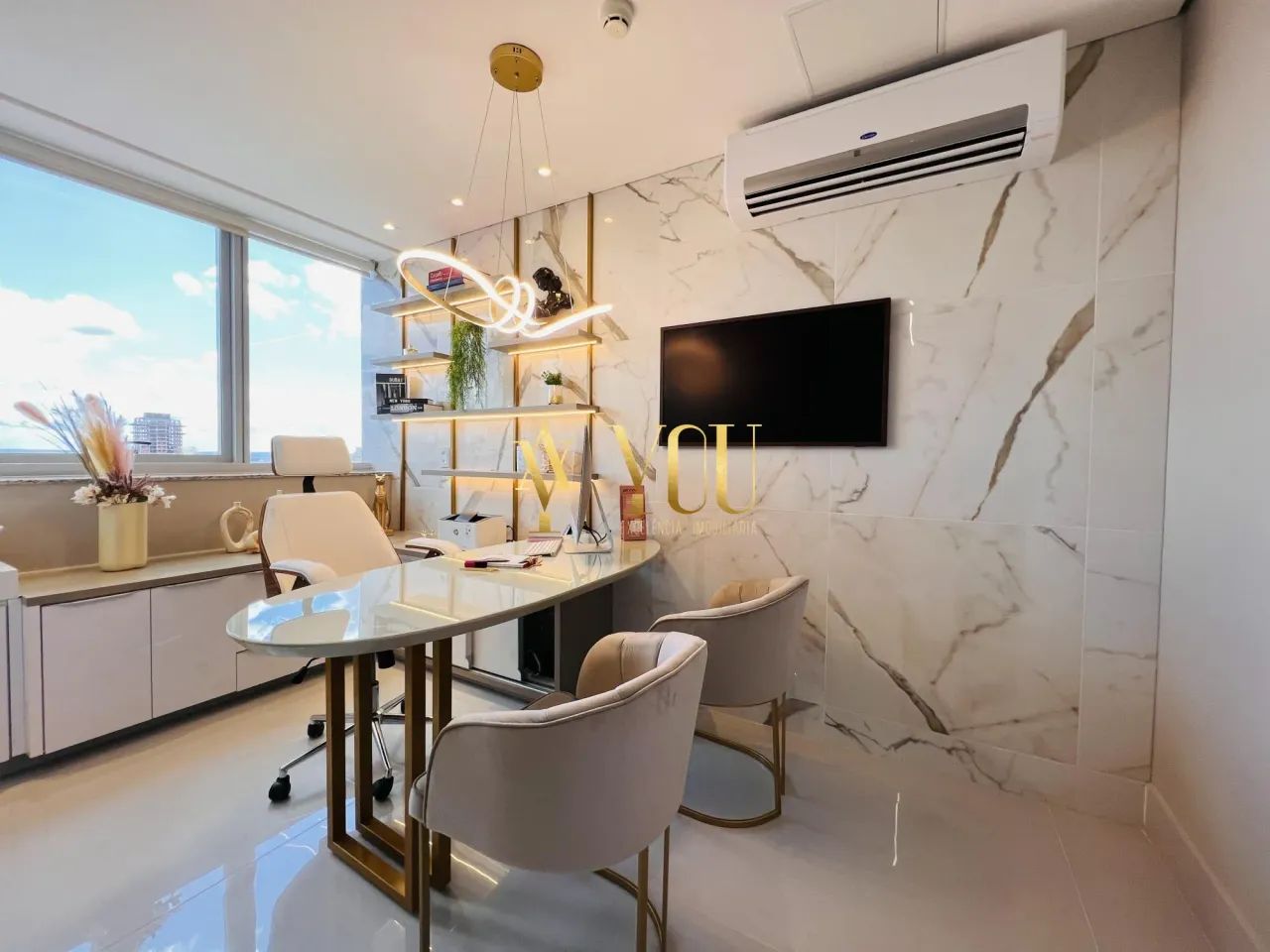 Clínica Médica com Decoração Sofisticada e com Consultórios Médicos com Macas e - Foto 2