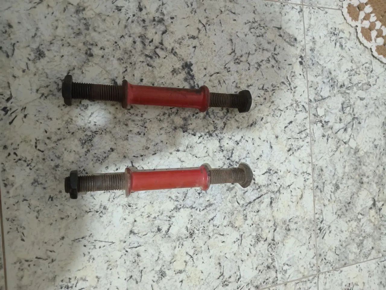 Vendo equipamentos e anilhas de academia,  treine em casa - Foto 4