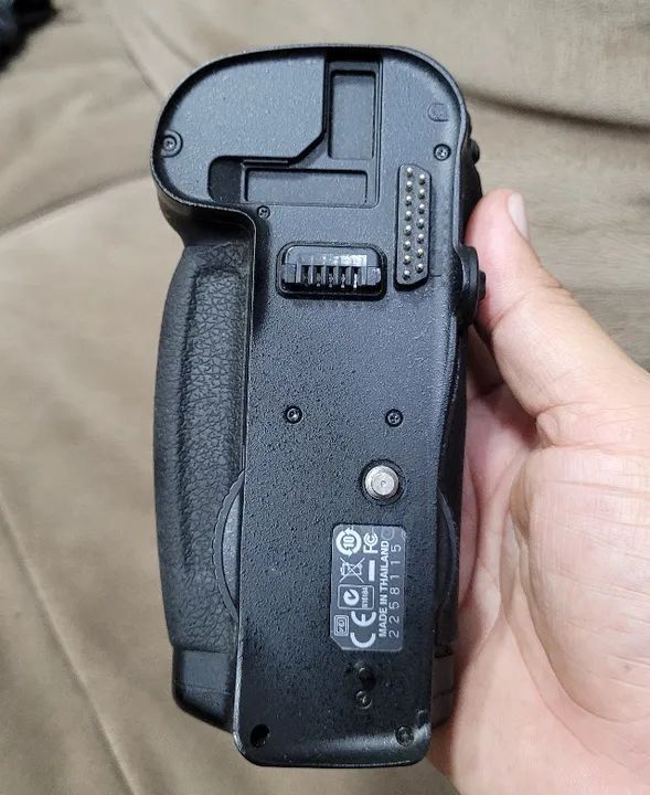 Battery Grip Nikon MB-D10 para D300, D300S e D700 - Foto 4