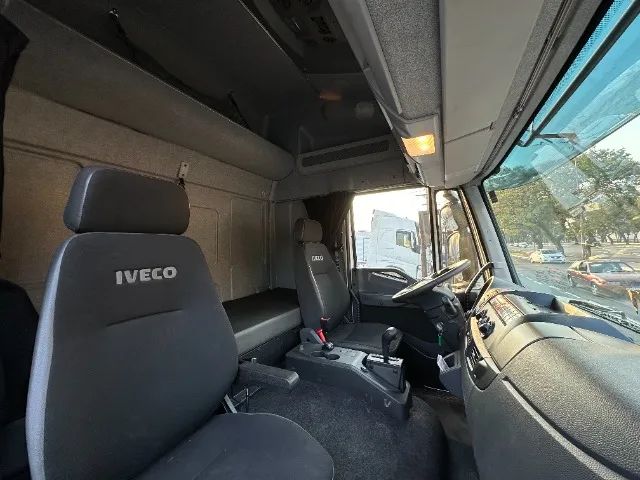 Iveco Tector 24300 Ano 2023 Baú De 9m Cabinado Financia - Foto 9