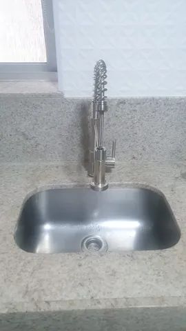 Torneira  Gourmet Monocomando aço inox  com spray extensor. Nova na Caixa lacrada. 