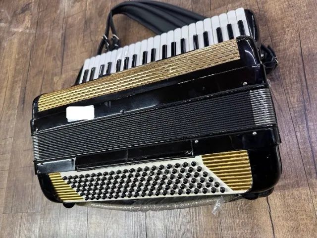 sanfona italiana scandalli favo de mel 120bxs 9reg 4° de voz profissional perfeita afinaçã - Foto 2