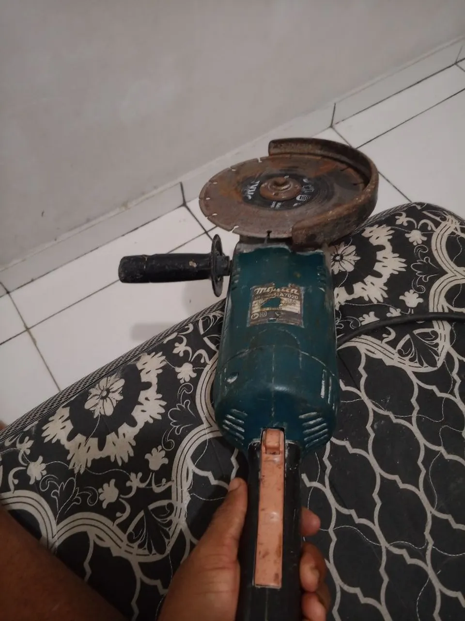 Esmerilhadeira Makita