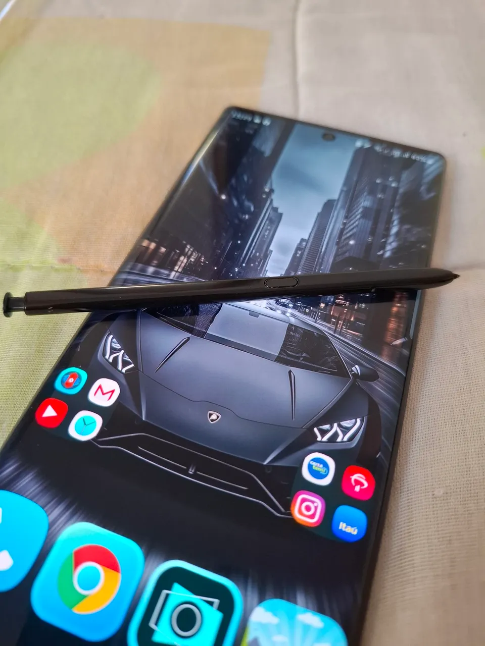 Galaxy Note 10 plus. Muito Novinho...excelente em tudo.