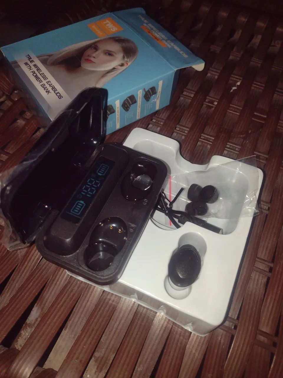 Fone de Ouvido Bluetooth com Power Bank