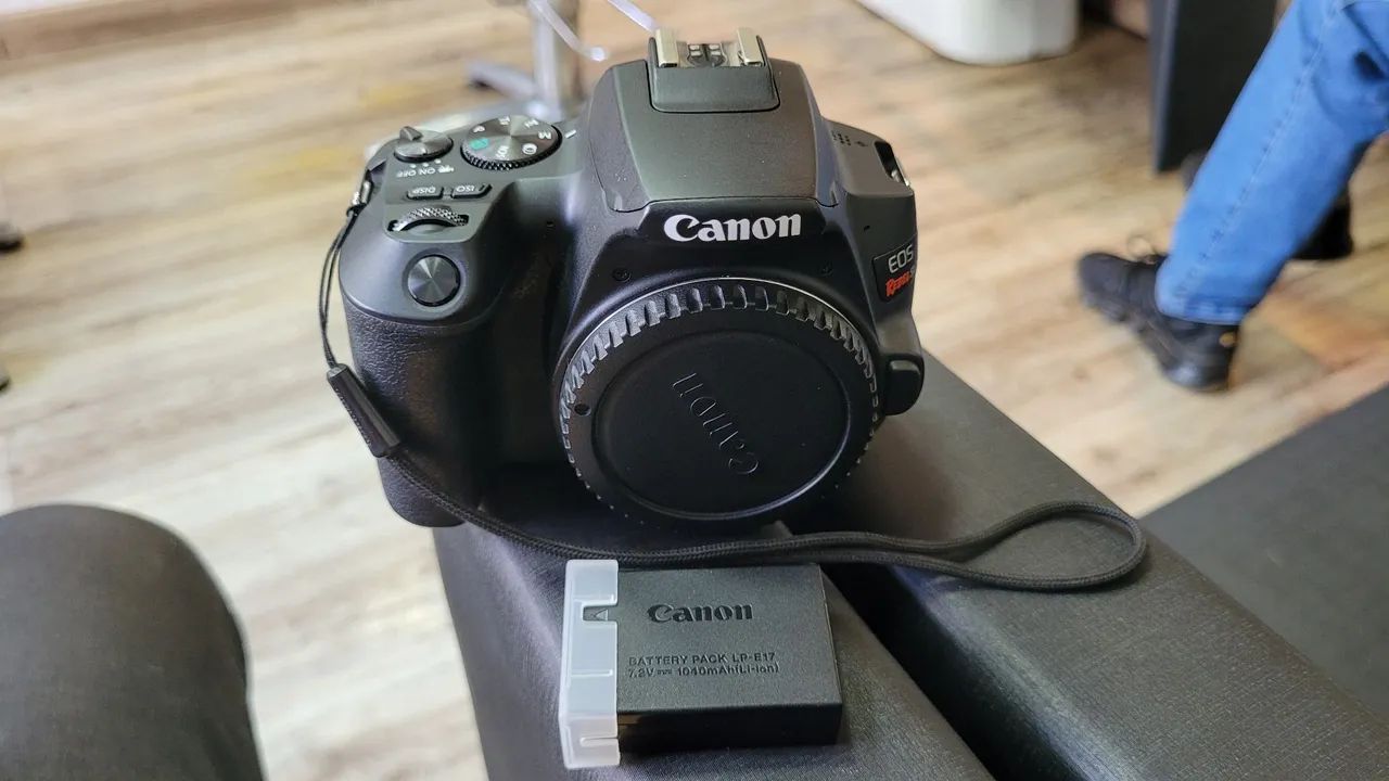 Pra hoje Canon sl3 sem marcas de uso 