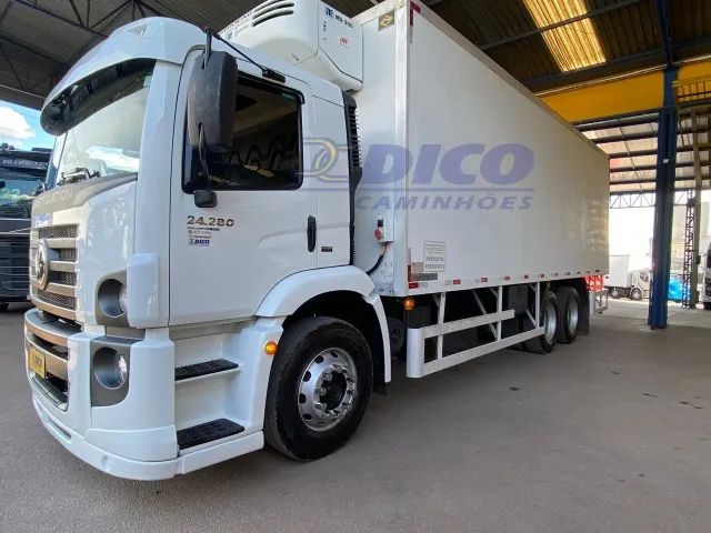 VW/24.280 6x2 Baú Câmara Fria 2014