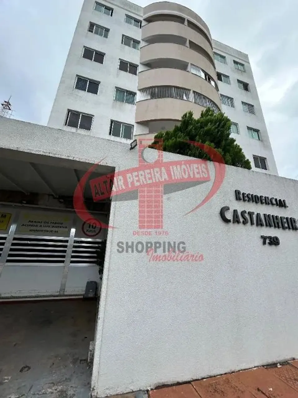 Apartamento Mobiliado no Edifício Castanheira com 02 quartos e 01 suíte no 3º andar para l