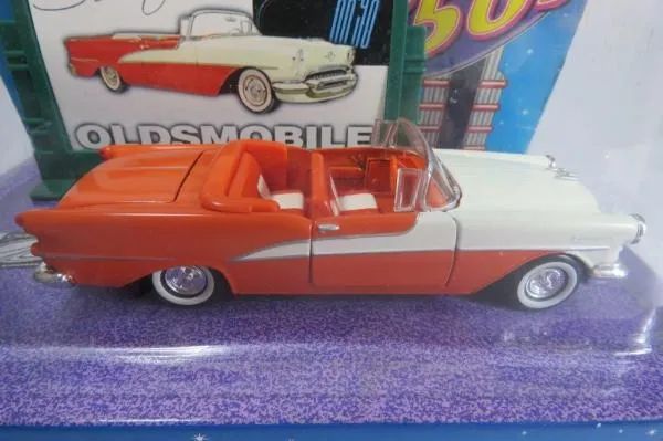 Miniatura do OLDSMOBILE 1955 - Escala 1:43, na luxuosa embalagem - Road Champs - Foto 5