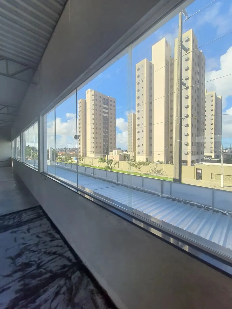 ALUGO SALA COMERCIAL, ROSA DOS VENTOS, PRÓXIMO AO REDEMAIS.