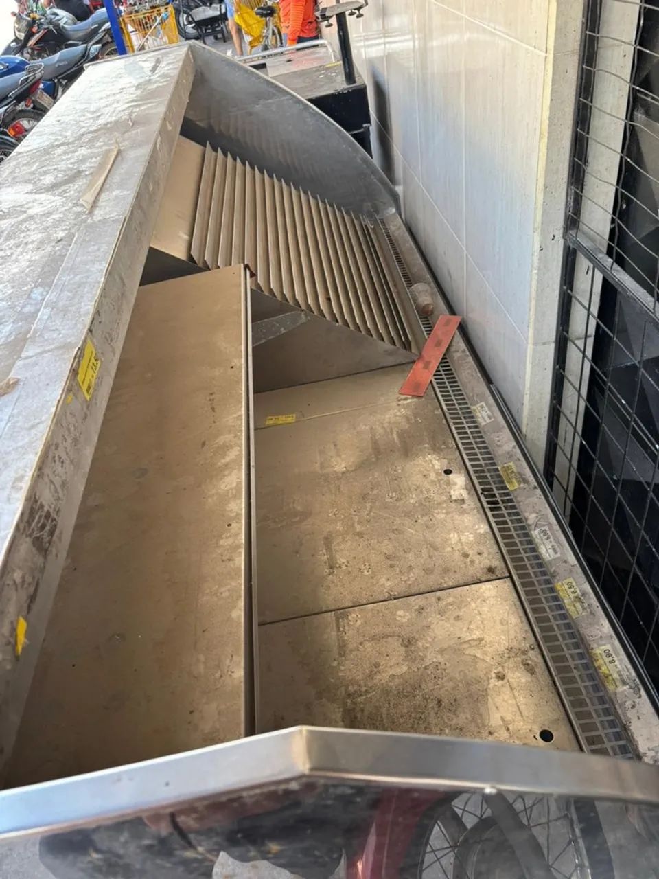 Balcão refrigerado/ caixa/ vasca/ porta de vidro para Walking cooler ou geladeira  - Foto 2