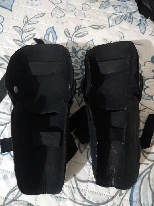 Joelheiras e cotoveleira de proteção para esportes radicais. - Foto 4