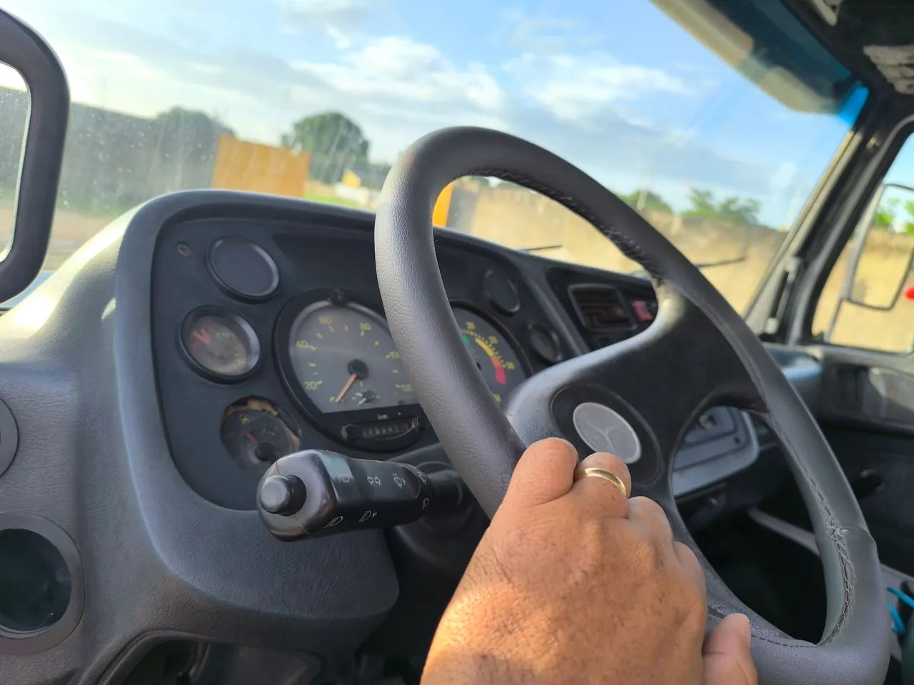 Caminhão Mercedes Benz 2008 Caçamba - Foto 9