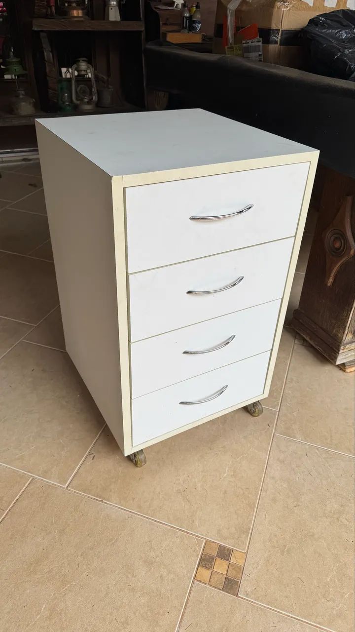 Rack com gavetas e rodinhas 64985876446338120